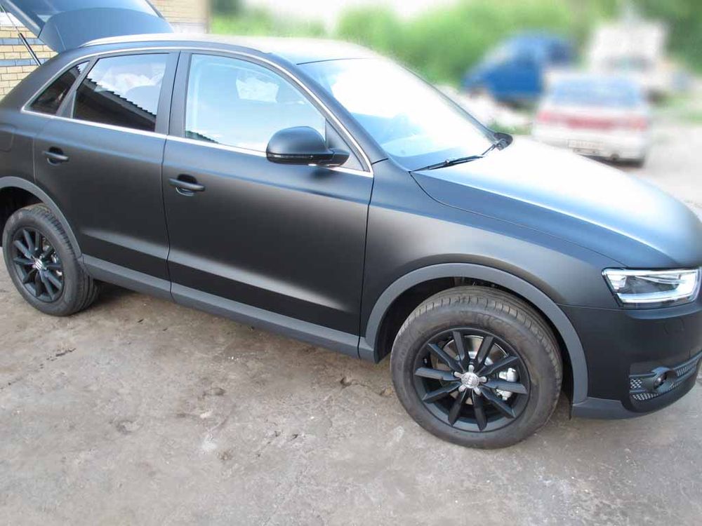 Audi Q3 с чёрными дисками